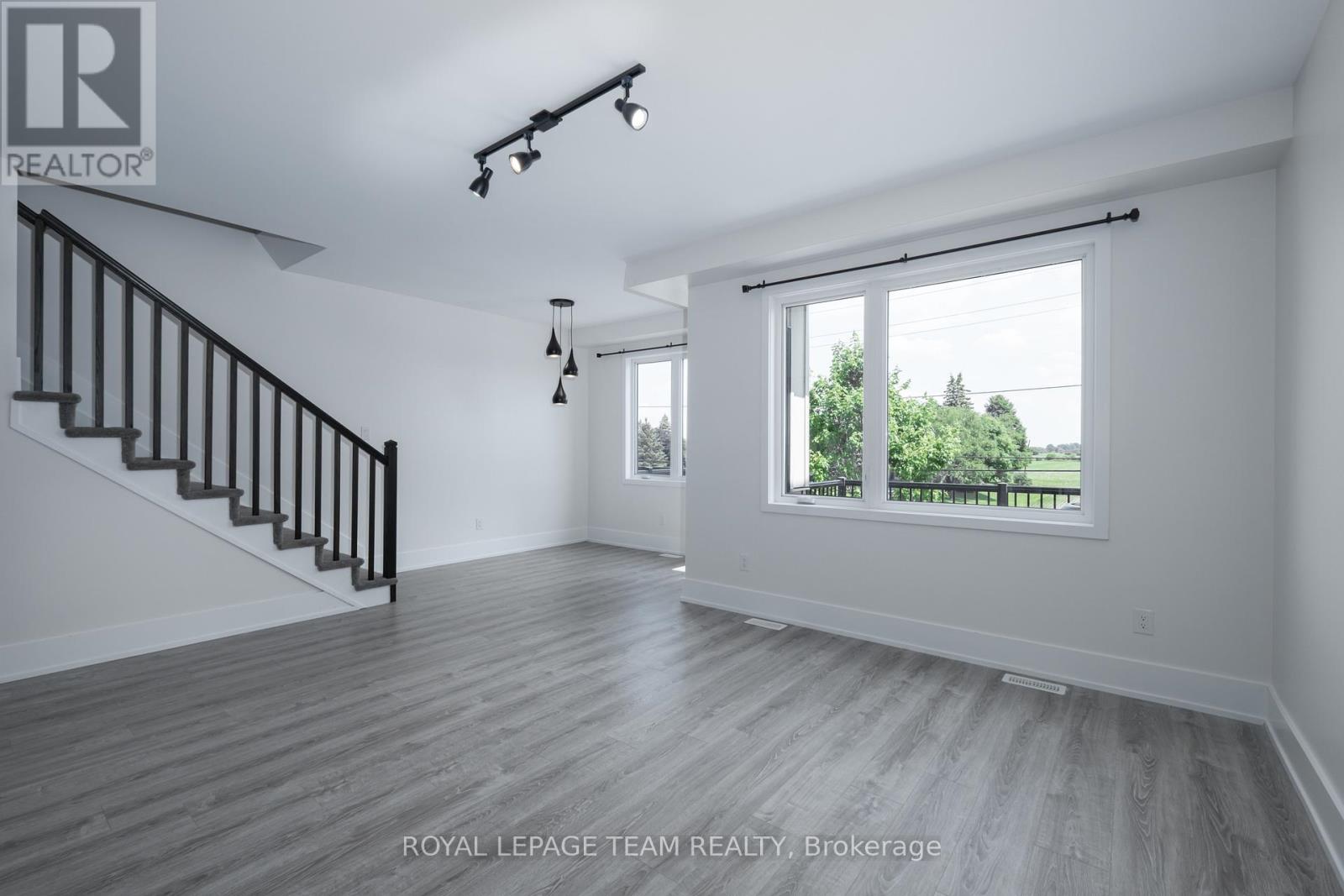 2 Bed, 2 Bath House for Sale in Ottawa – 168 PICTOU CRESCENT, Ottawa – MLS# X13524334 - Image 7
