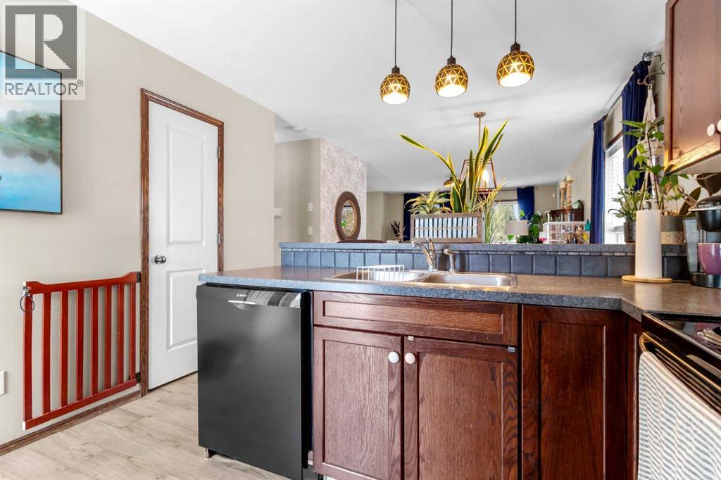 Listing photo – 49 Wildrose Drive, Sylvan Lake