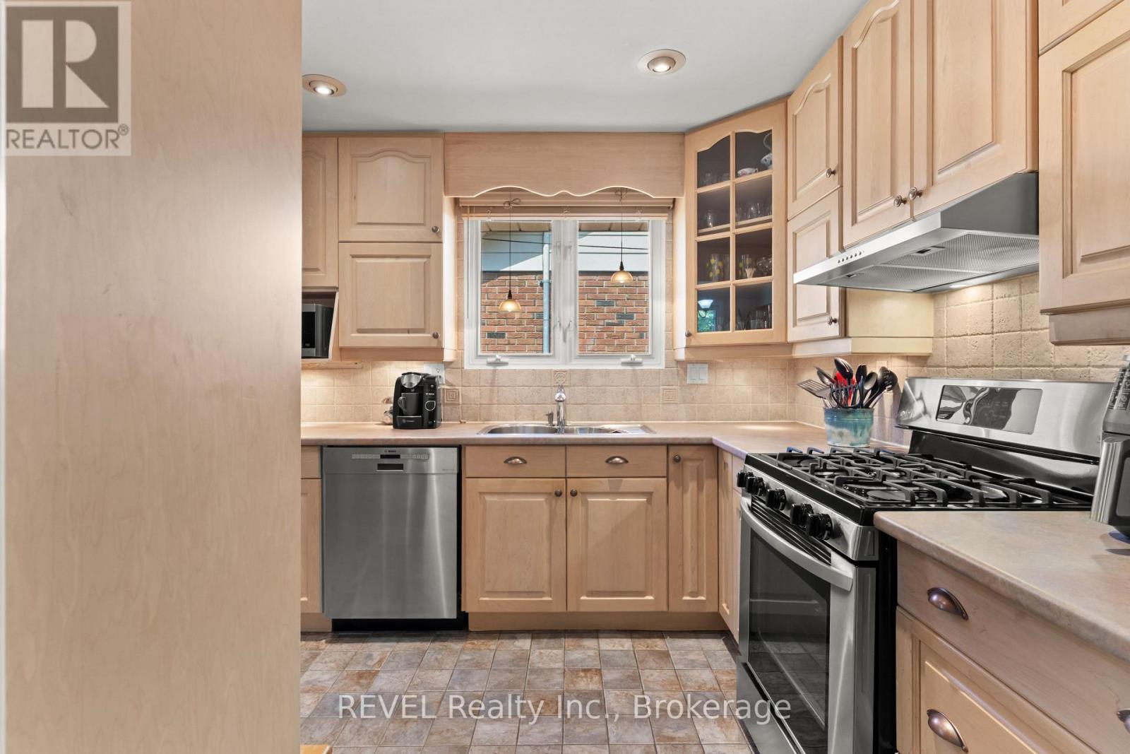 323 BARRICK ROAD - 11