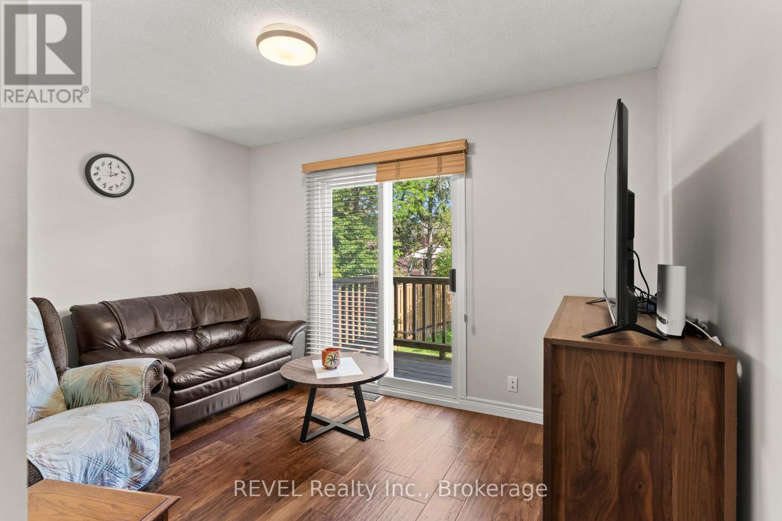 323 BARRICK ROAD - 13