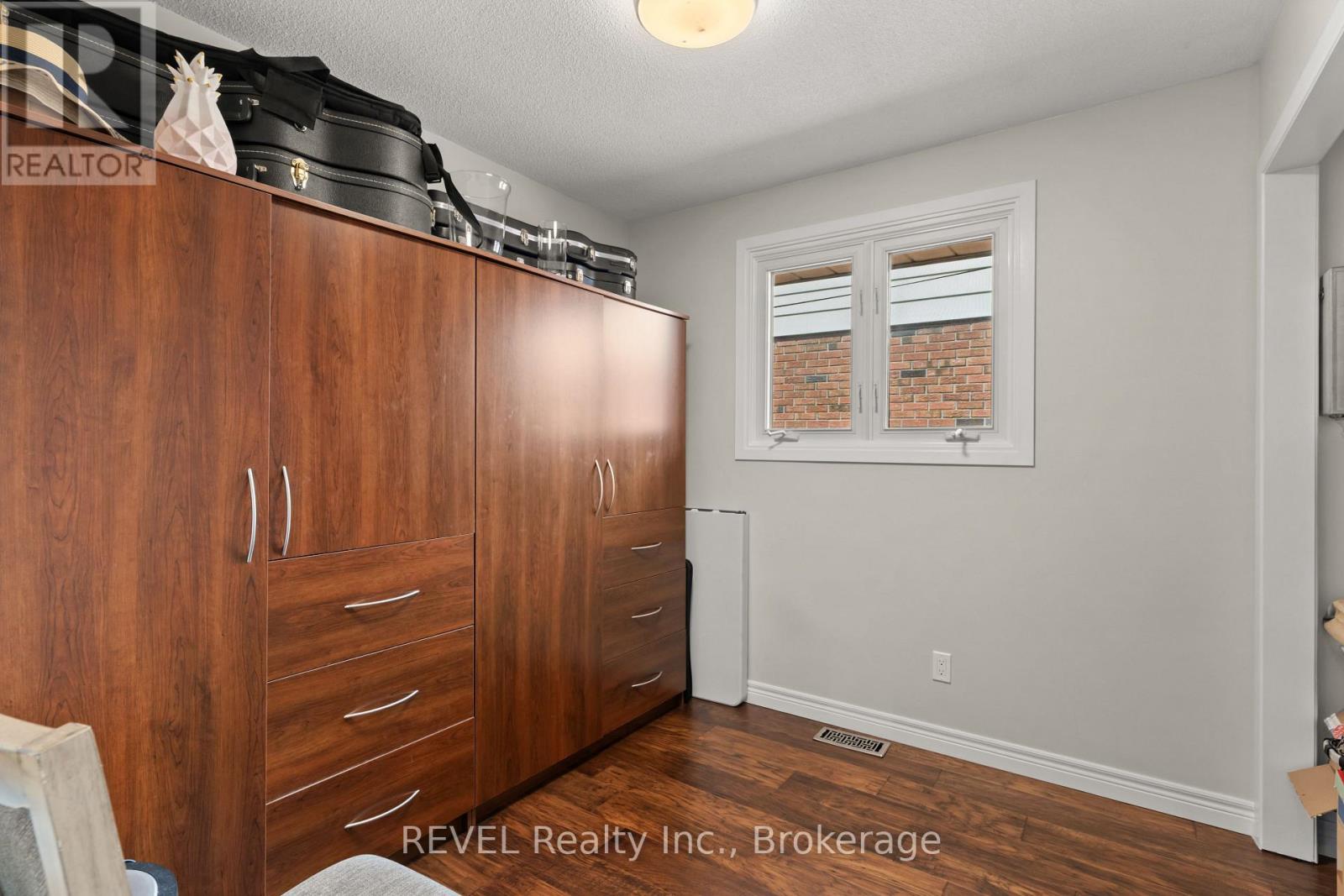 323 BARRICK ROAD - 14
