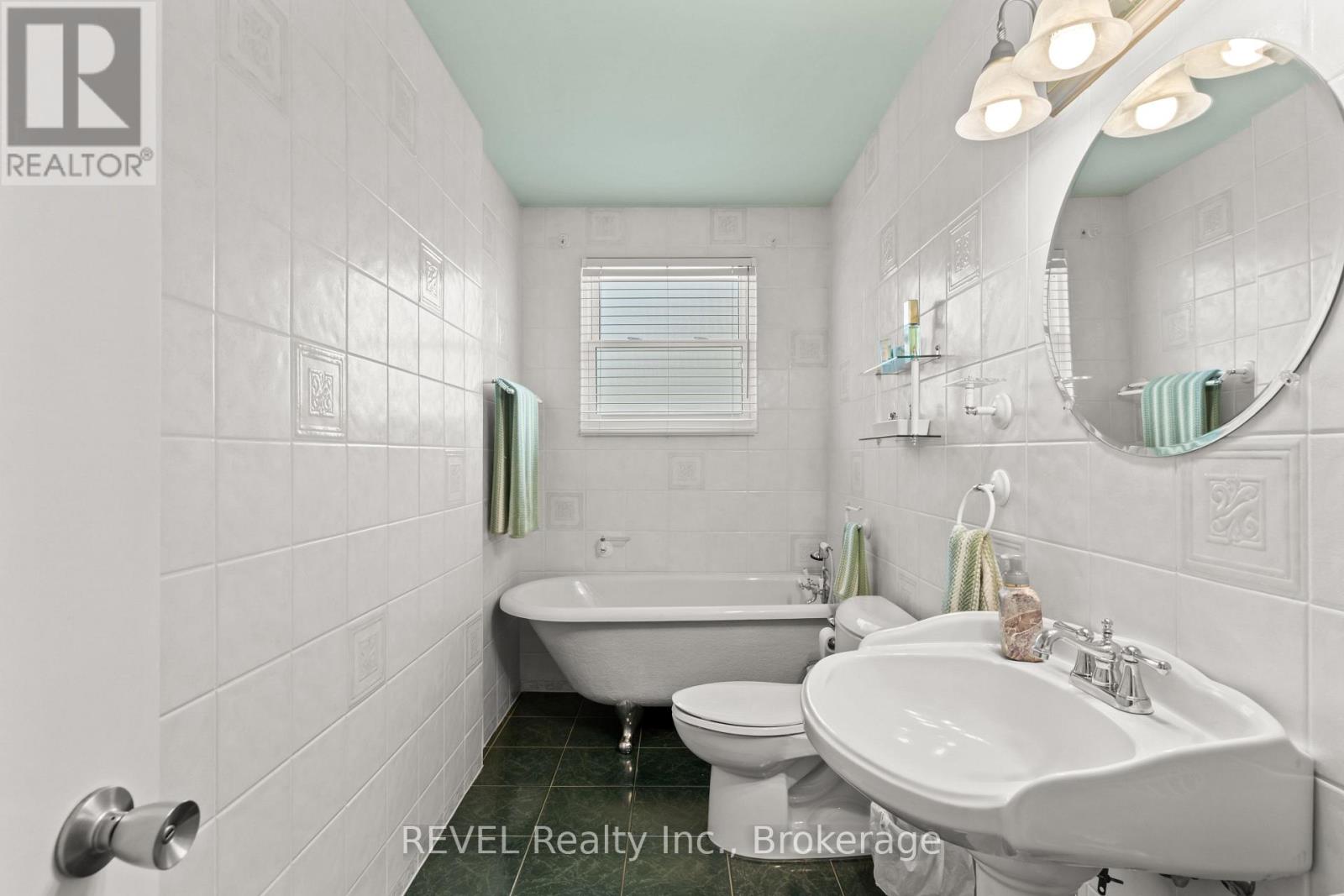 323 BARRICK ROAD - 16