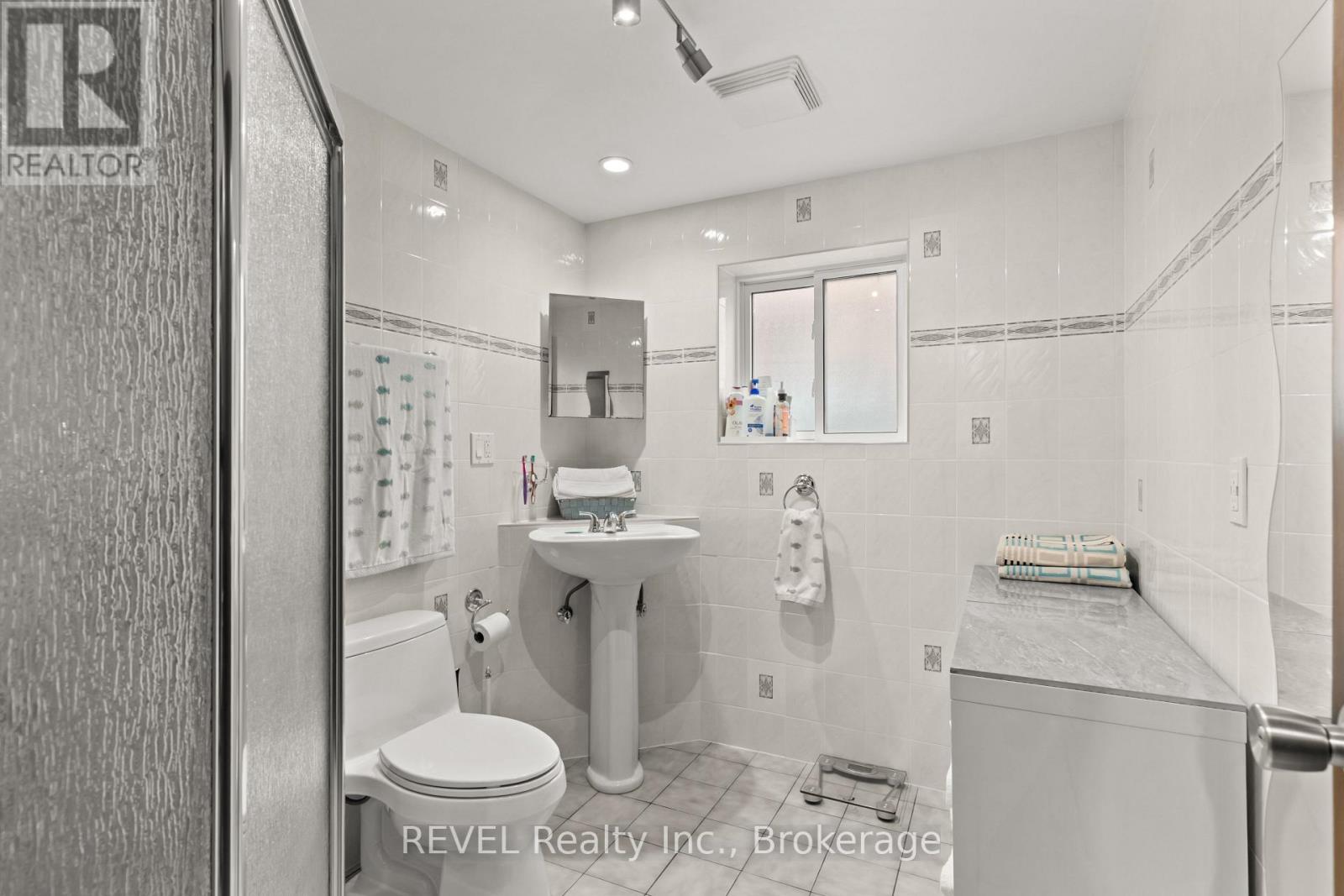 323 BARRICK ROAD - 24