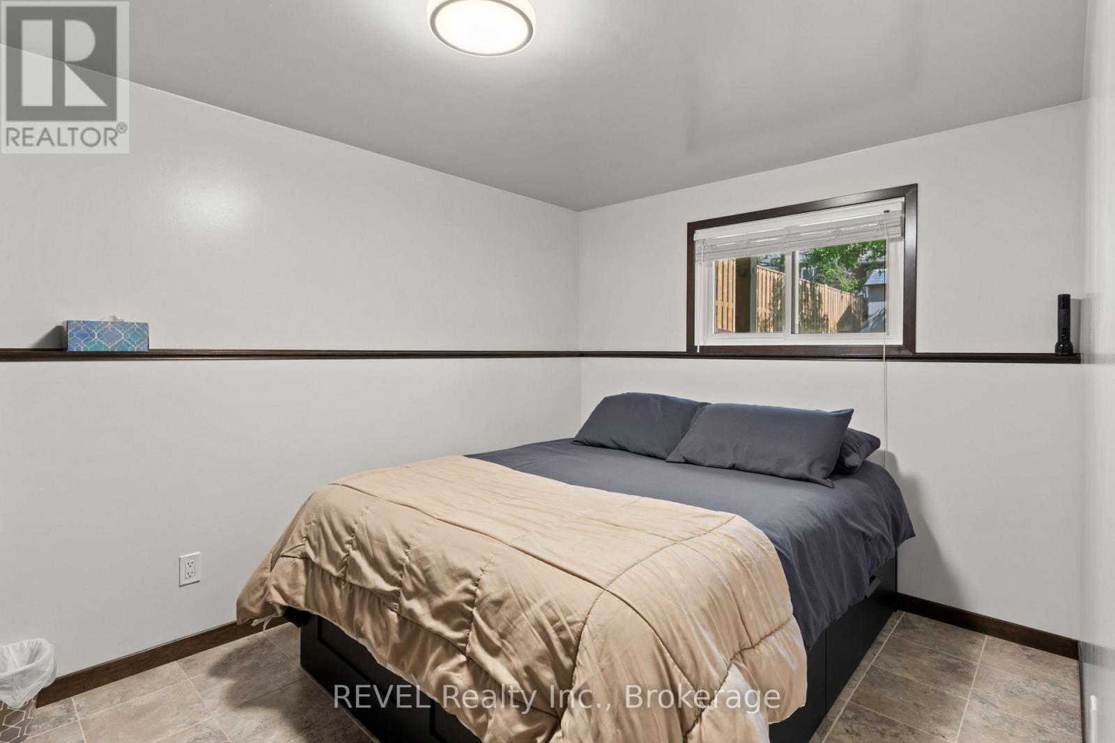 323 BARRICK ROAD - 25