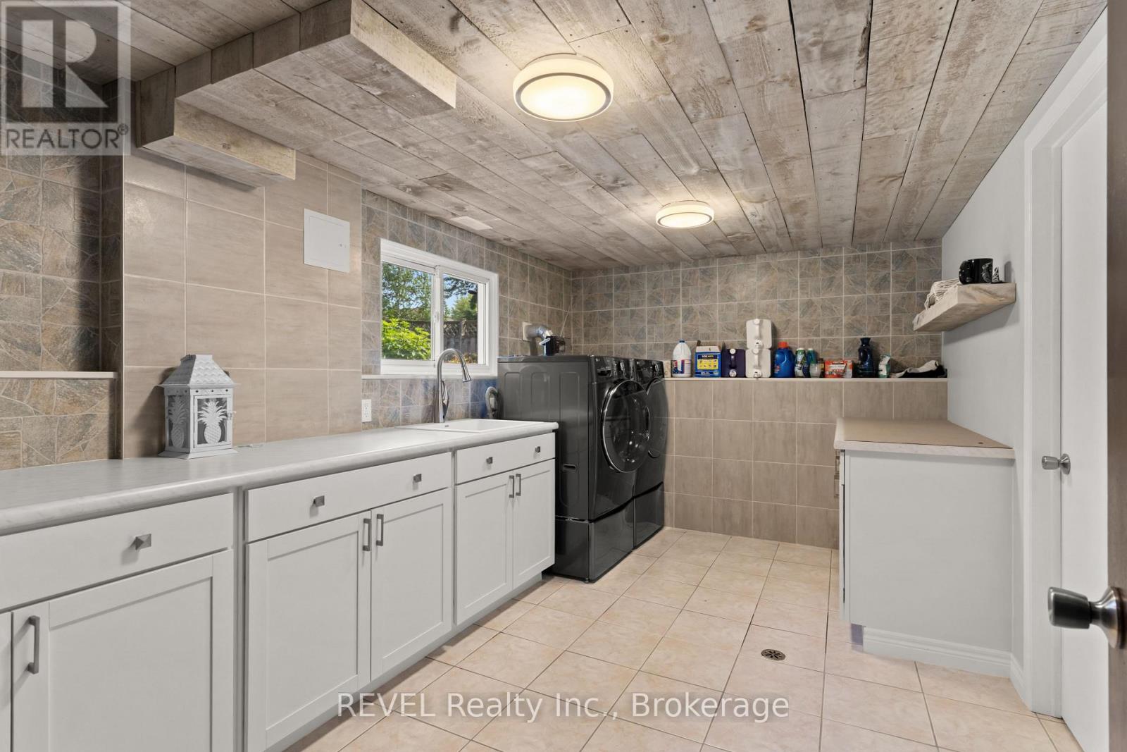 323 BARRICK ROAD - 26