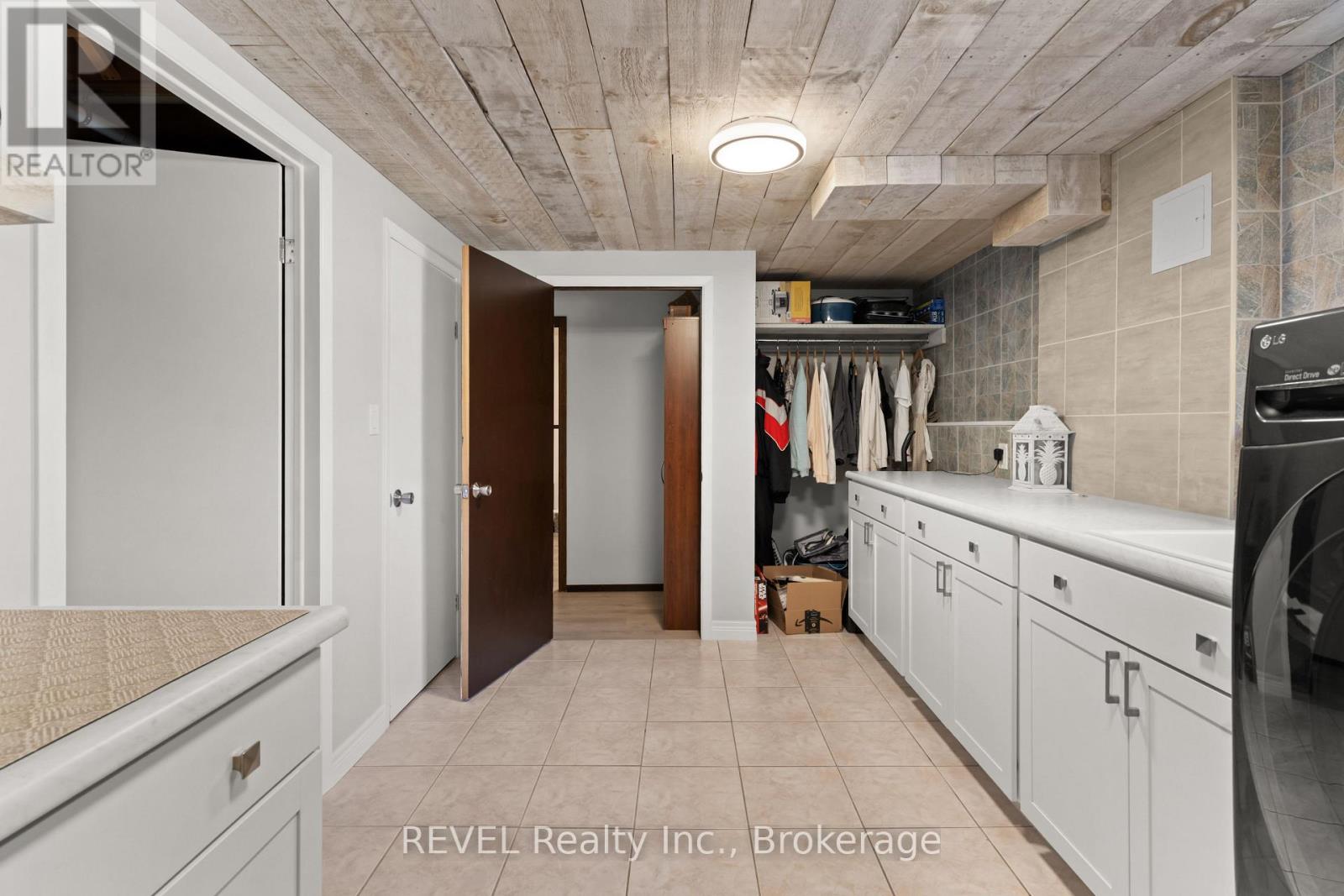 323 BARRICK ROAD - 27