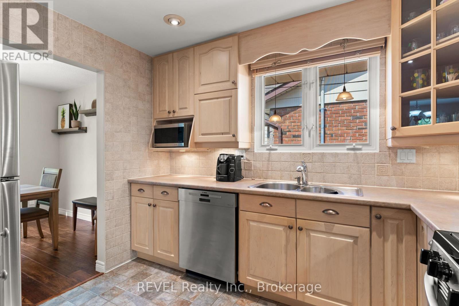 323 BARRICK ROAD - 9
