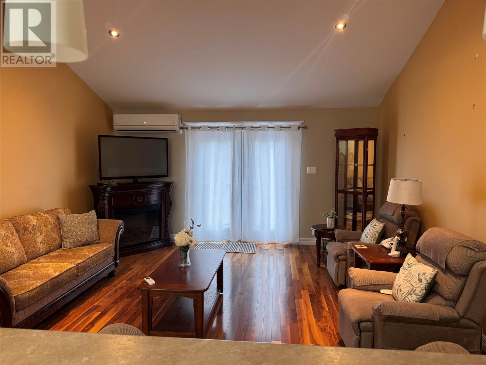 12 Rutan Street - 12
