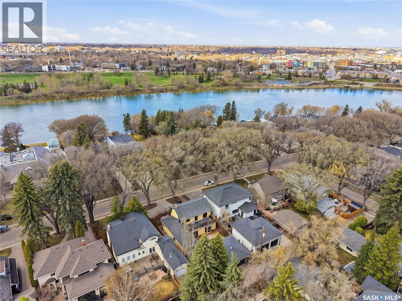 208 Saskatchewan CRESCENT W - 3