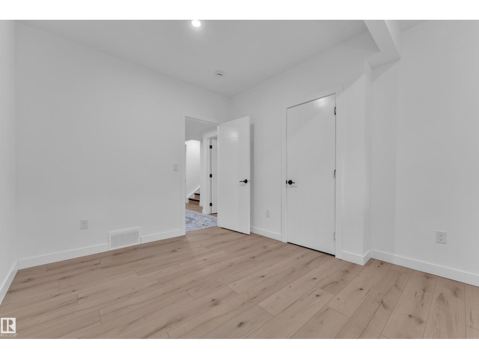 16816 49 ST NW - 40