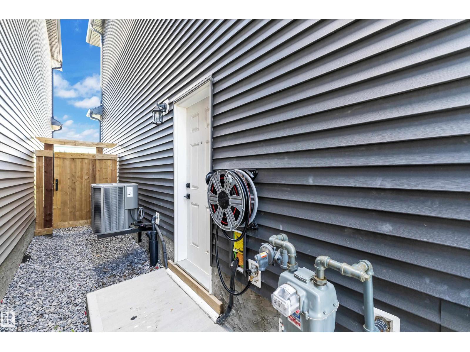 16816 49 ST NW - 47