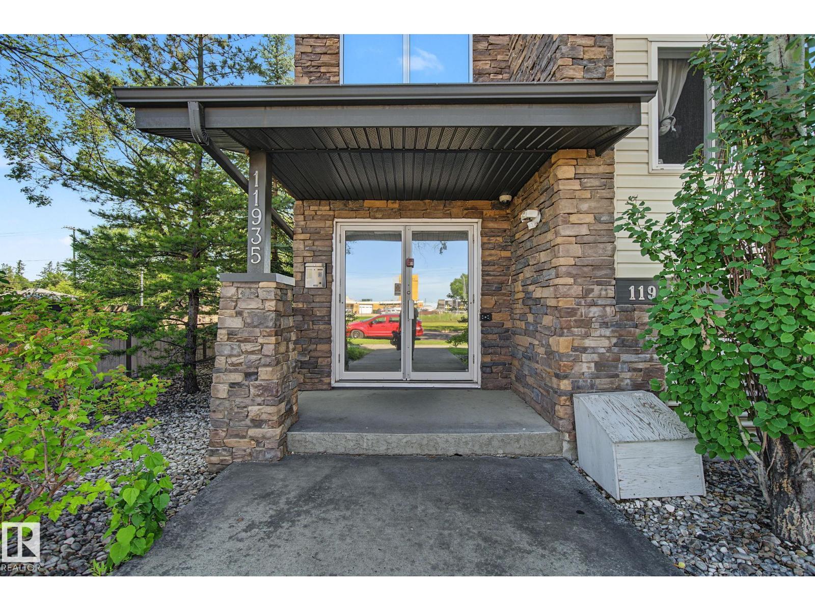#202 11935 106St NW - 4
