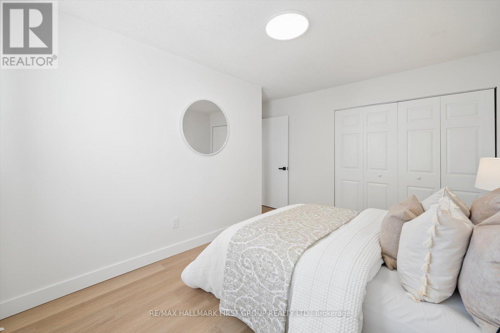 #128 30 VENETIAN CRESCENT - 14