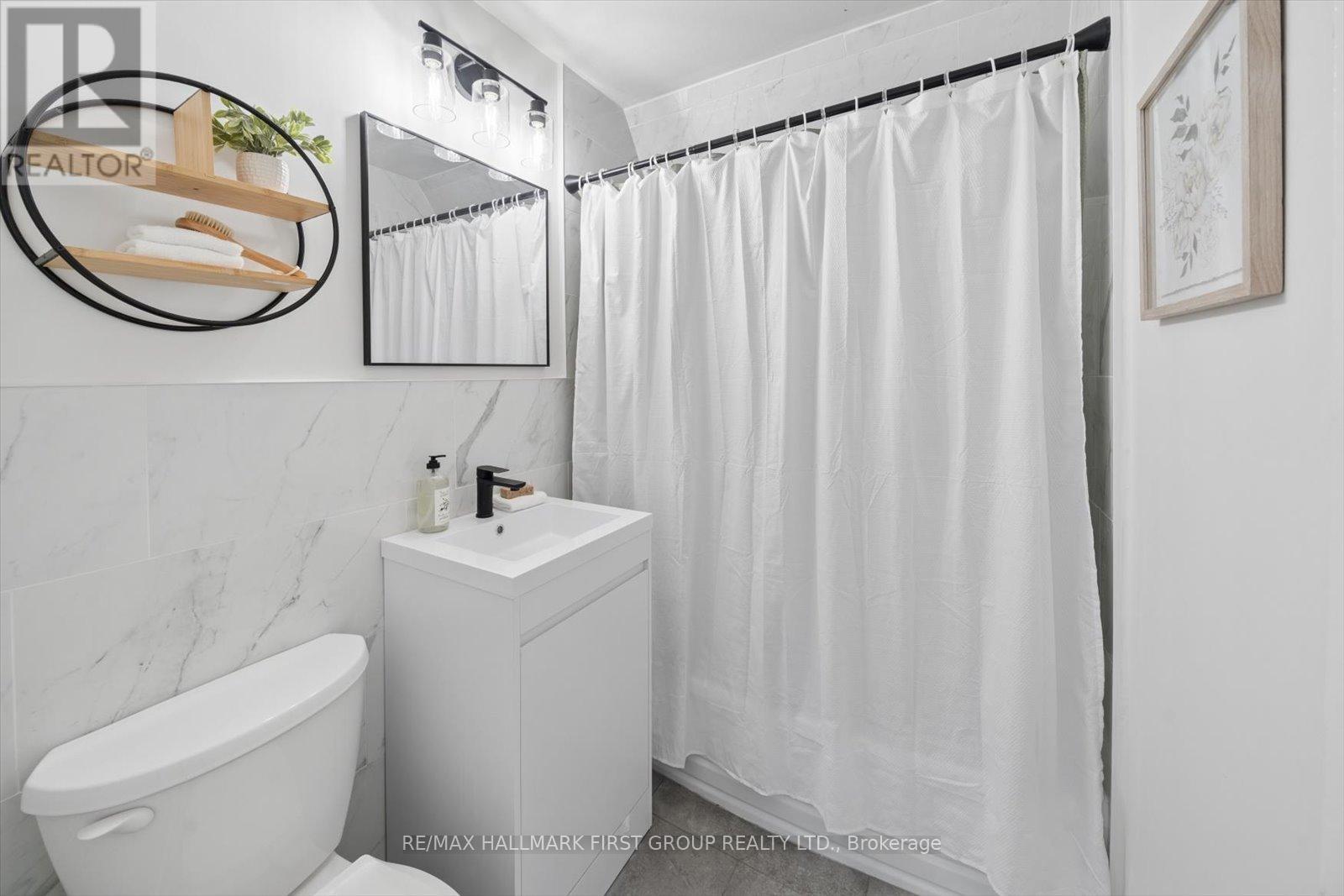 #128 30 VENETIAN CRESCENT - 18