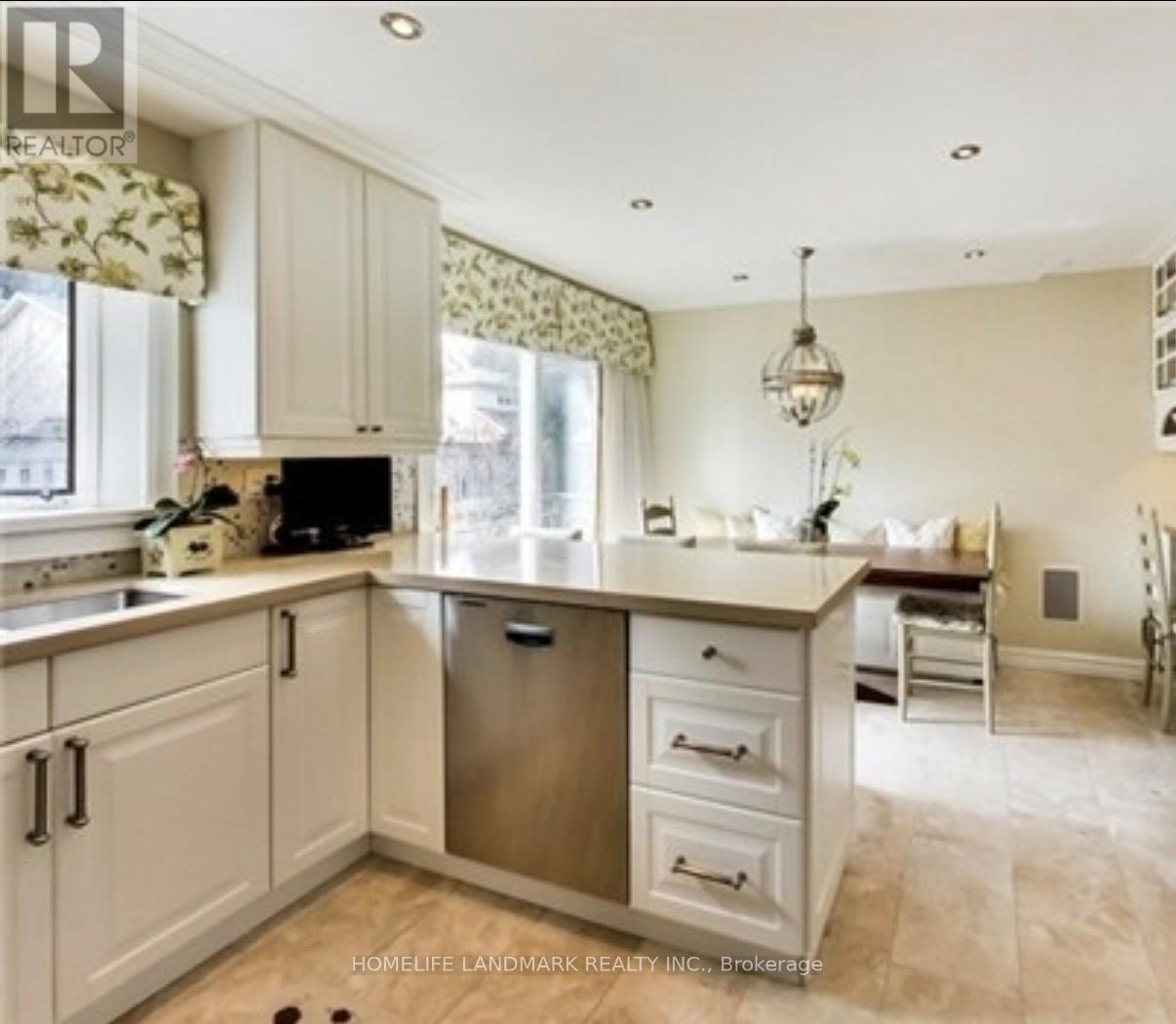 15 TOFINO CRESCENT - 5