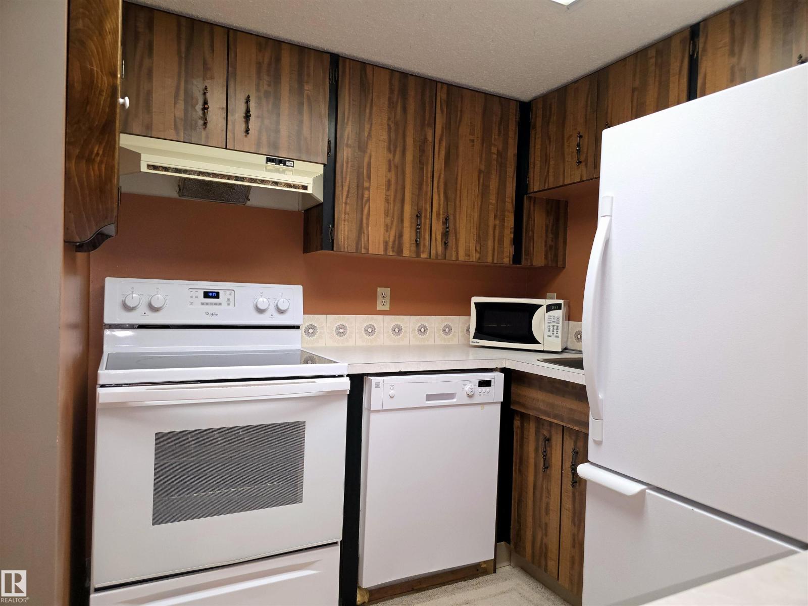 #302 10335 118 ST NW - 15
