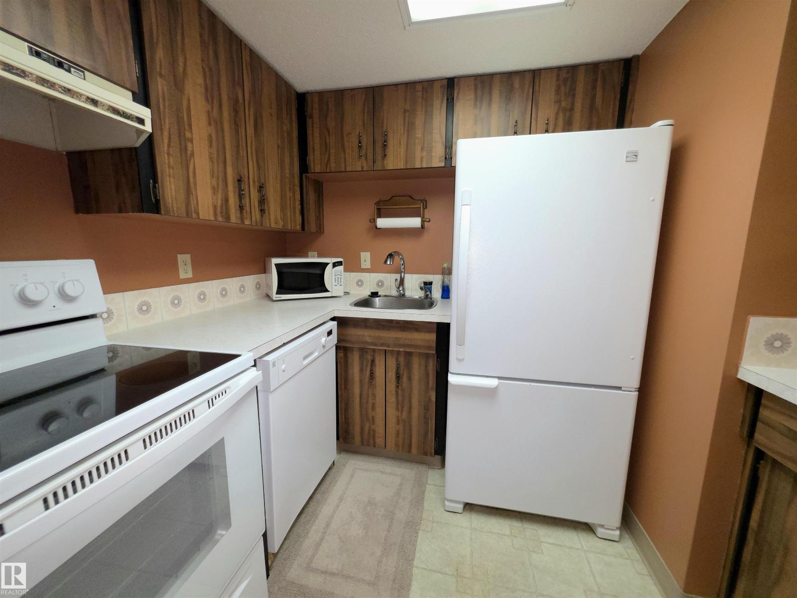 #302 10335 118 ST NW - 17