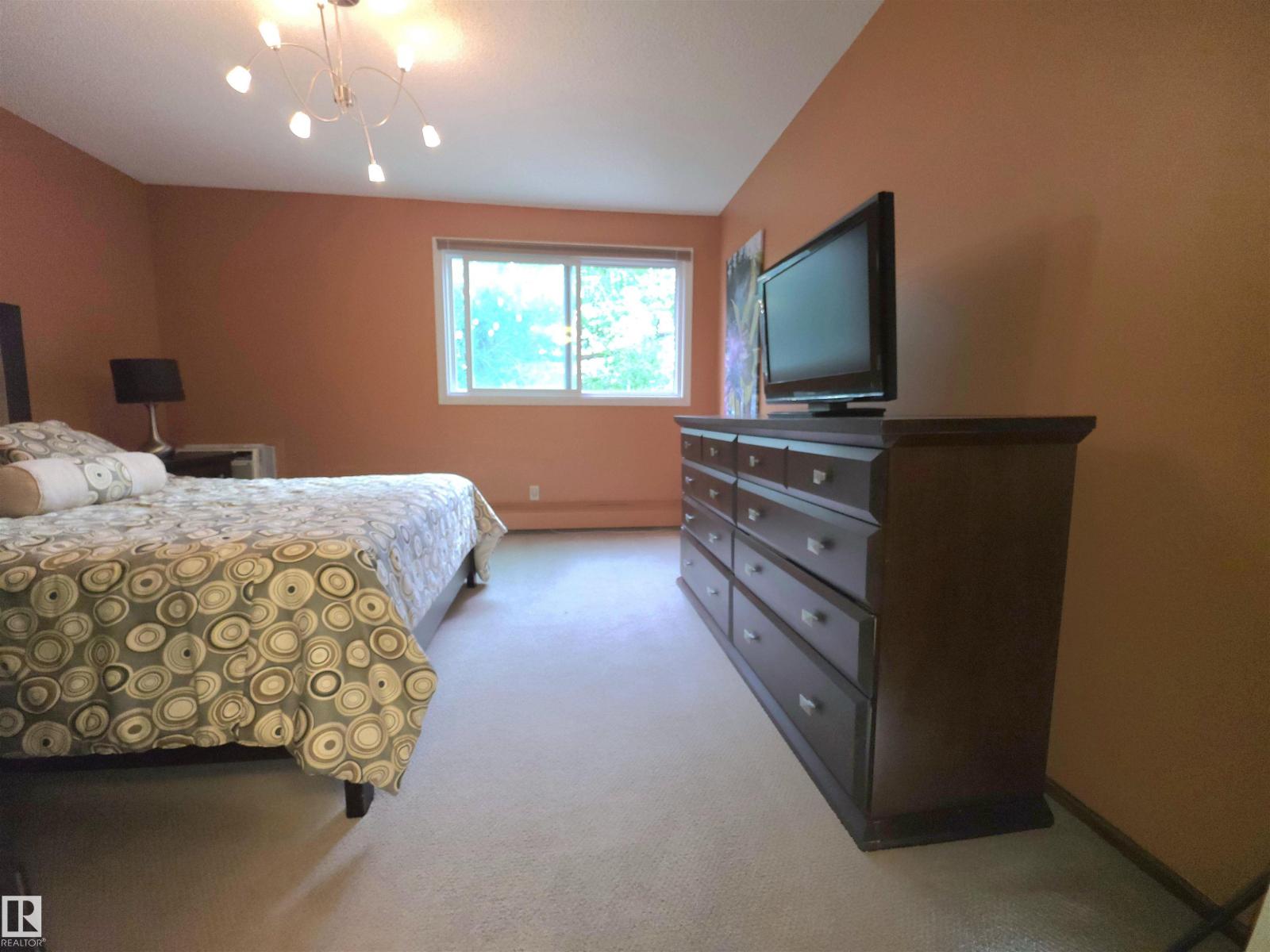 #302 10335 118 ST NW - 22