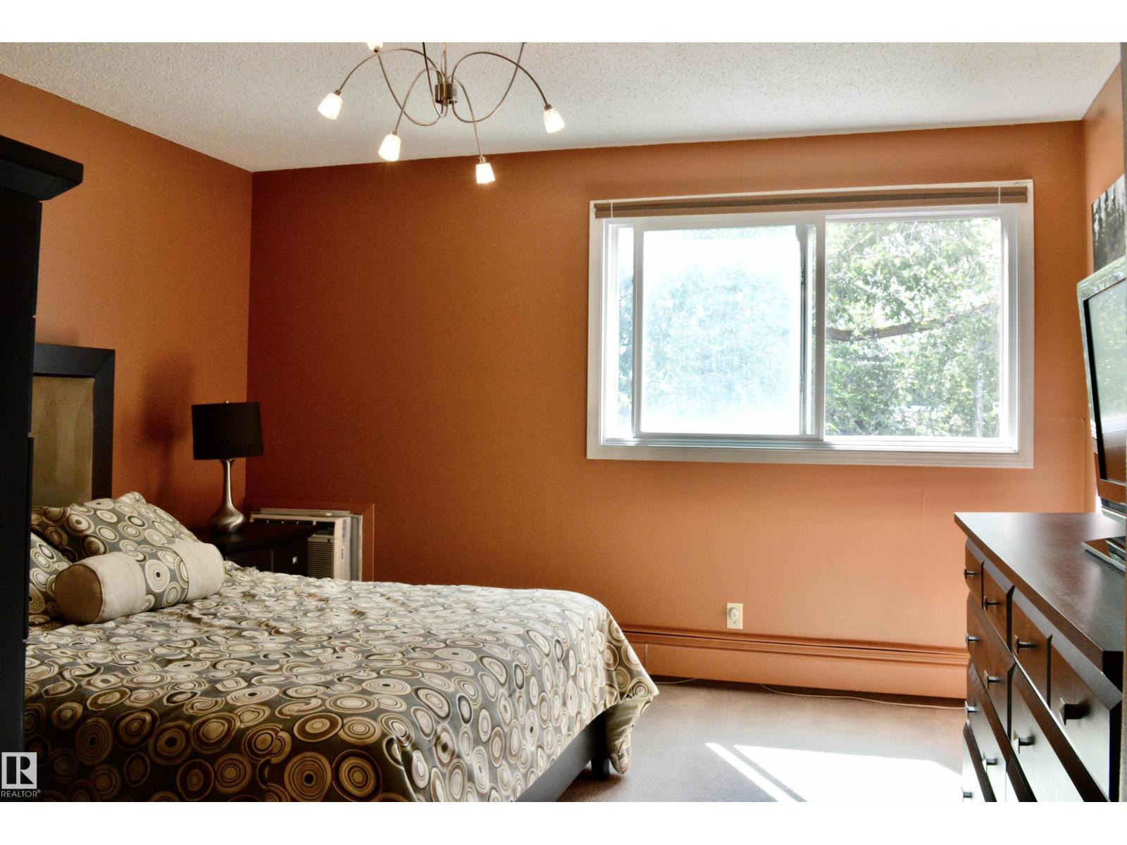 #302 10335 118 ST NW - 23