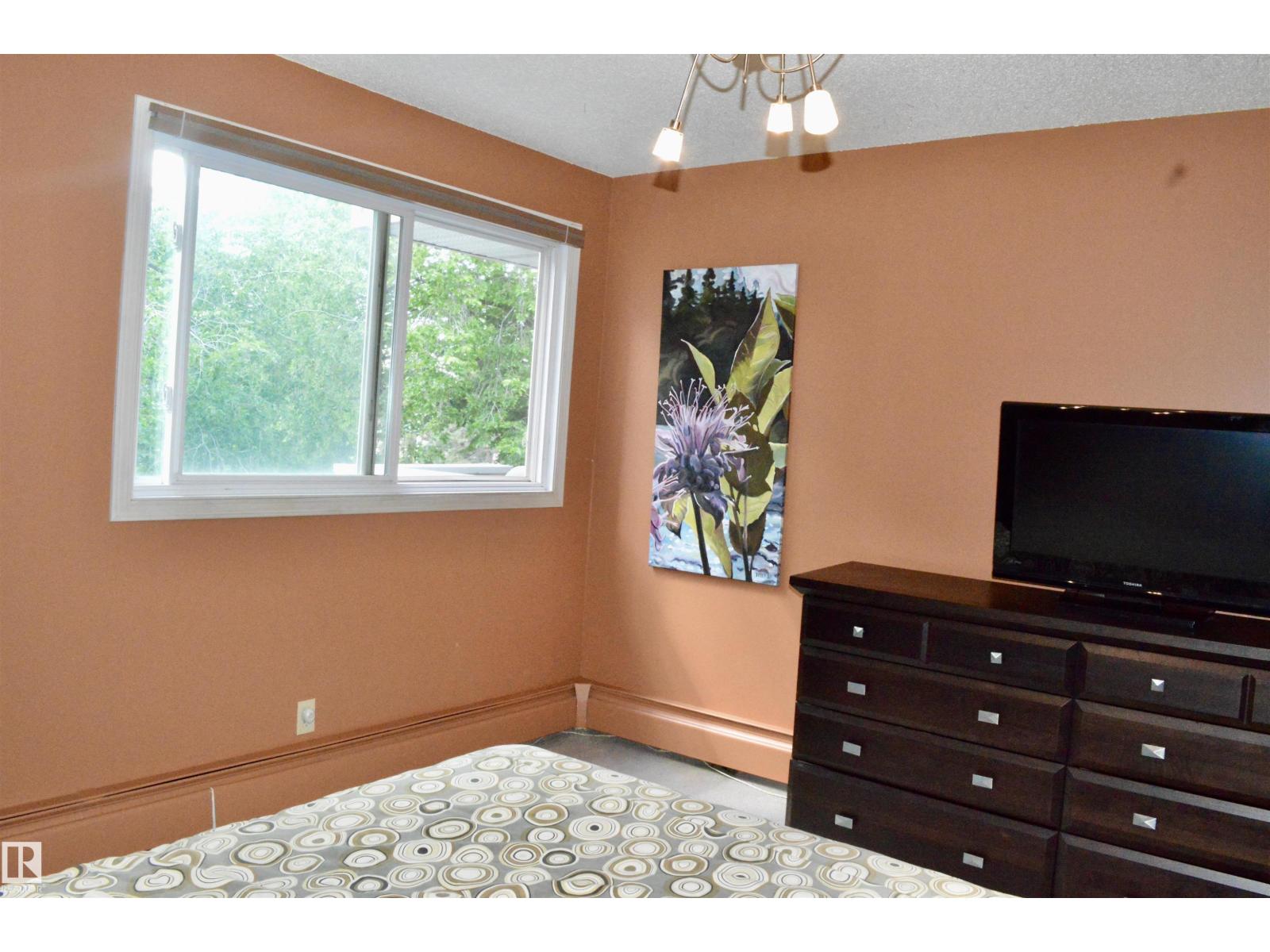 #302 10335 118 ST NW - 27