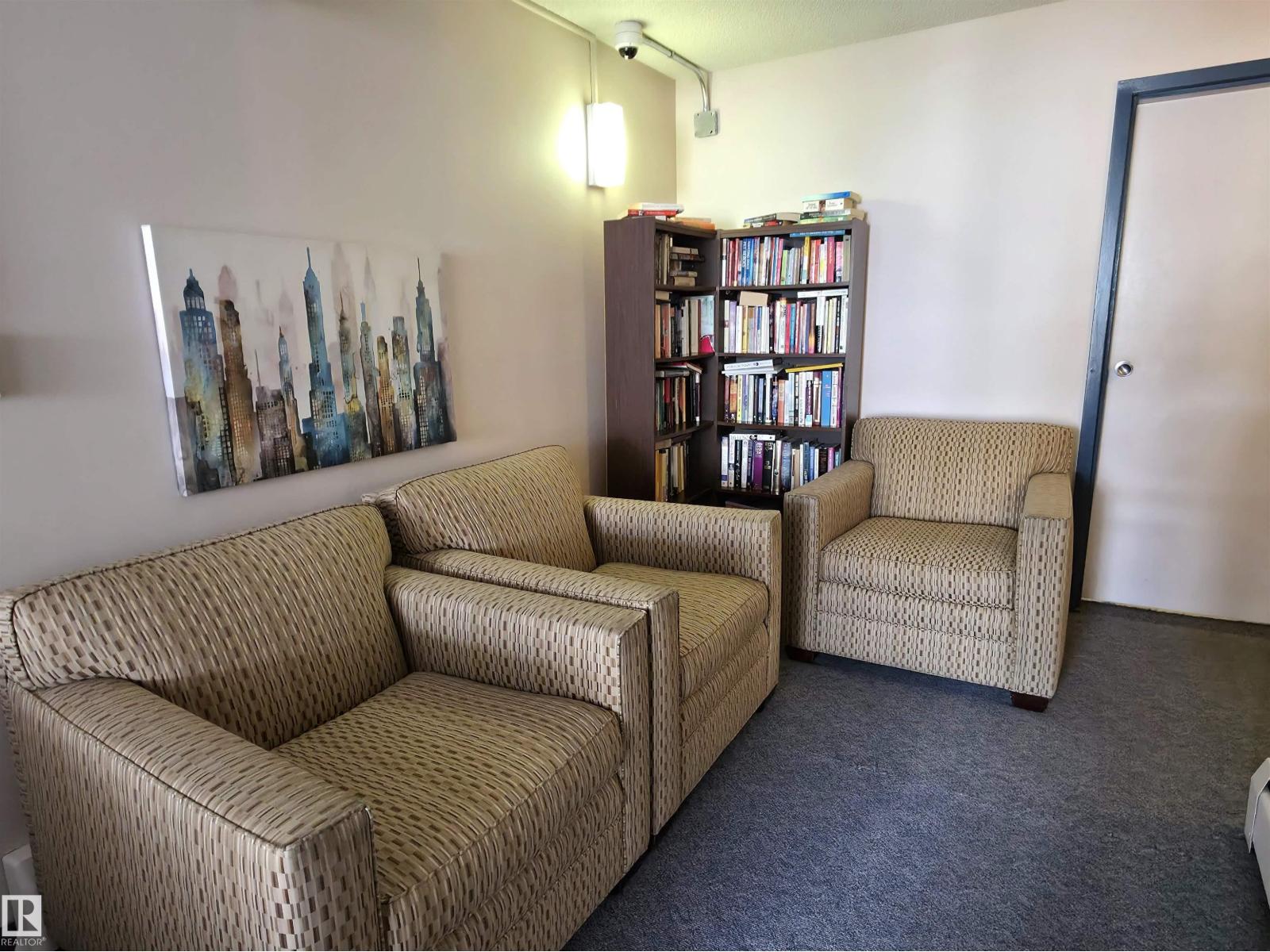 #302 10335 118 ST NW - 36