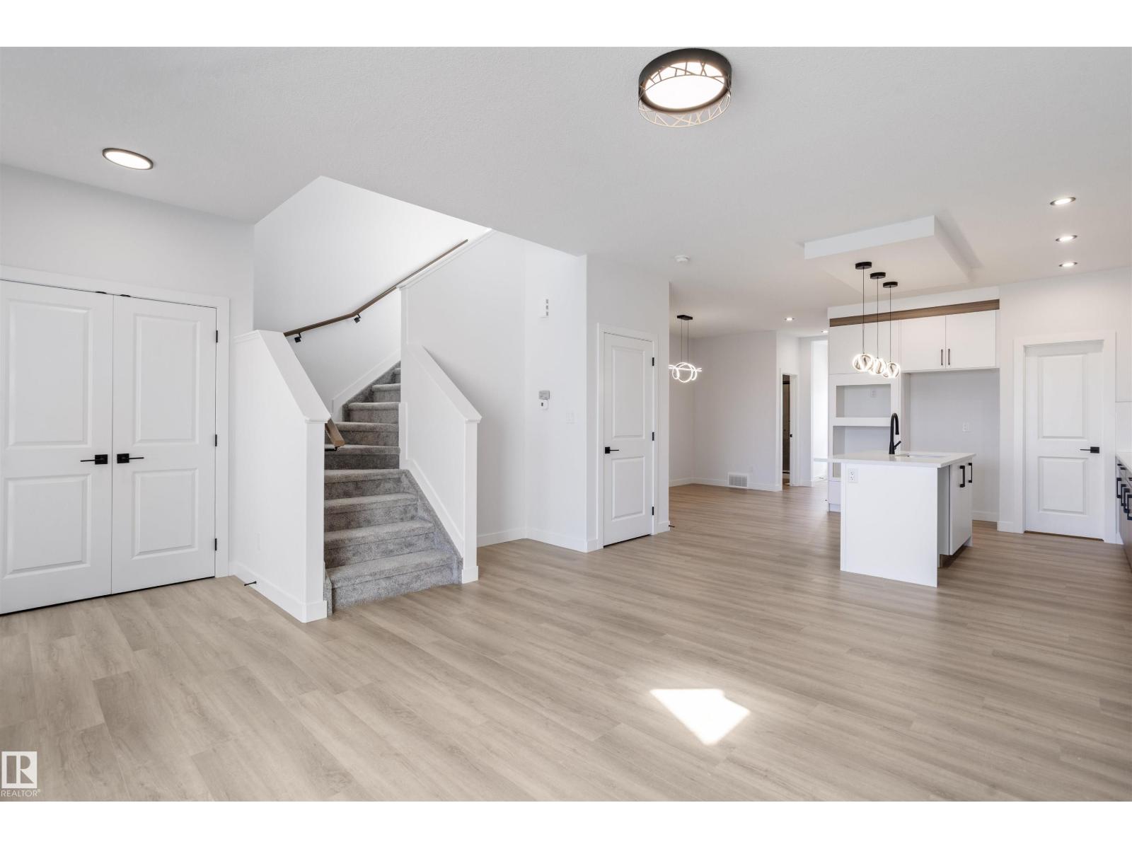 463 Bank WD, Black Stone, Leduc photo 5