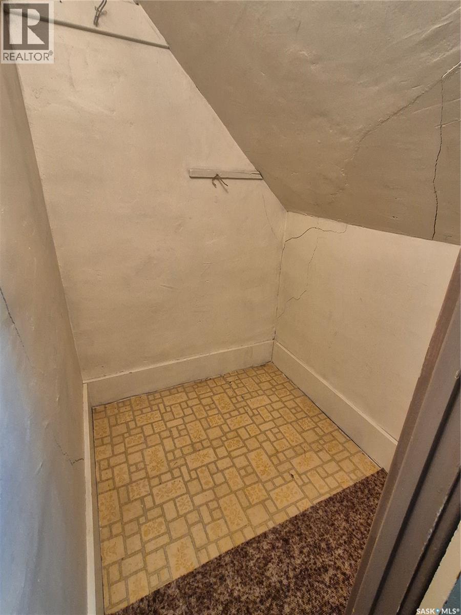 181 2nd STREET W - 18