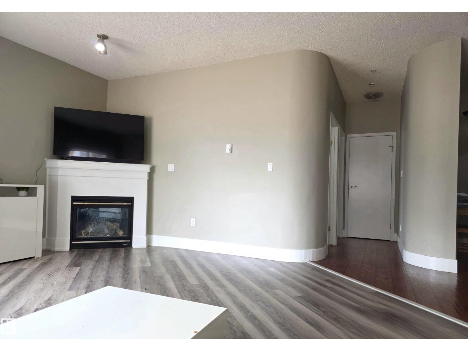 #104 4312 139 AV NW - 6