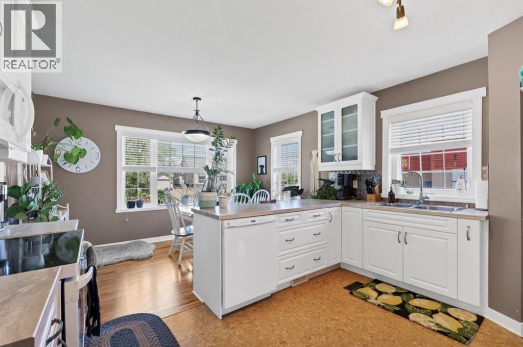 53 3 Street SW - 14