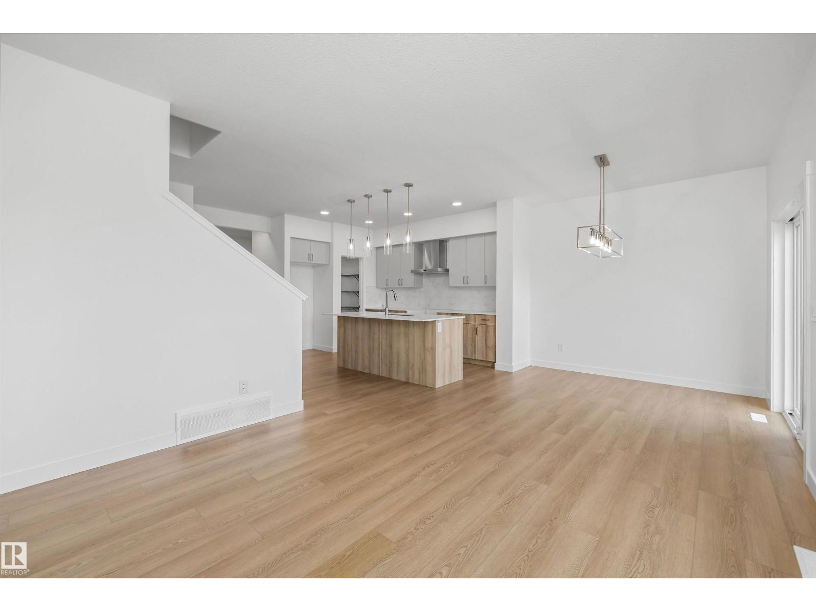 8632 183 AV NW - 18
