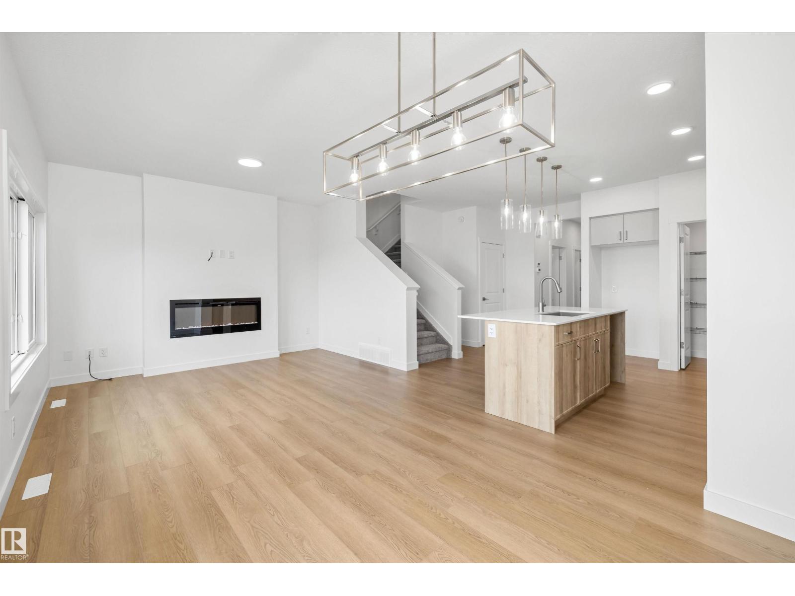 8632 183 AV NW - 15
