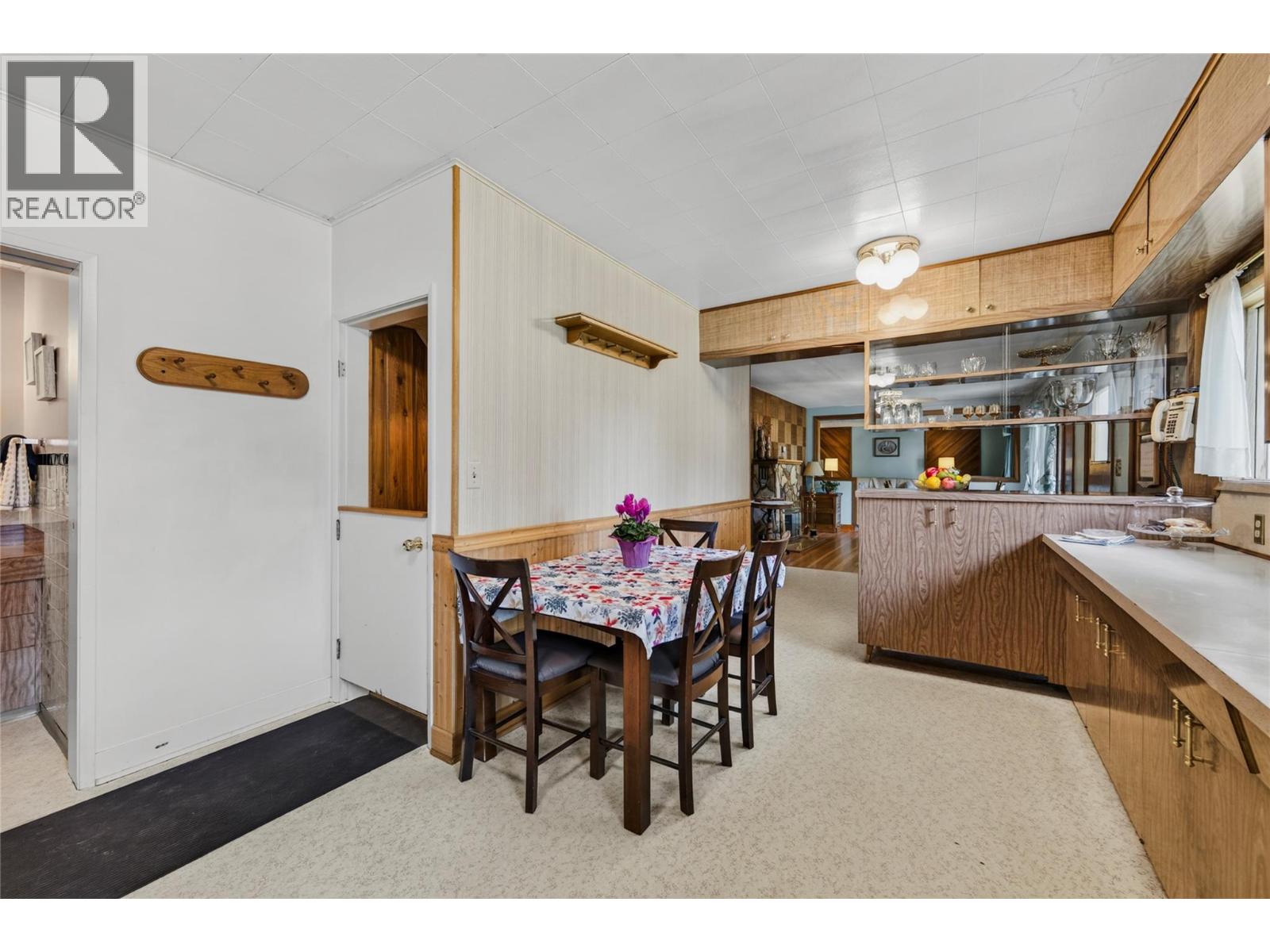 211 Maclure Avenue, Salmo