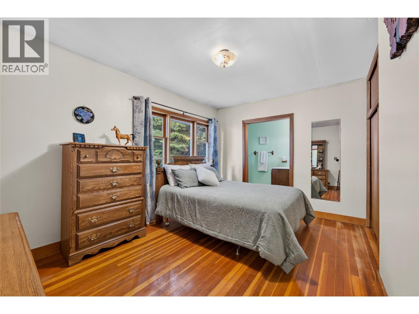 211 Maclure Avenue, Salmo