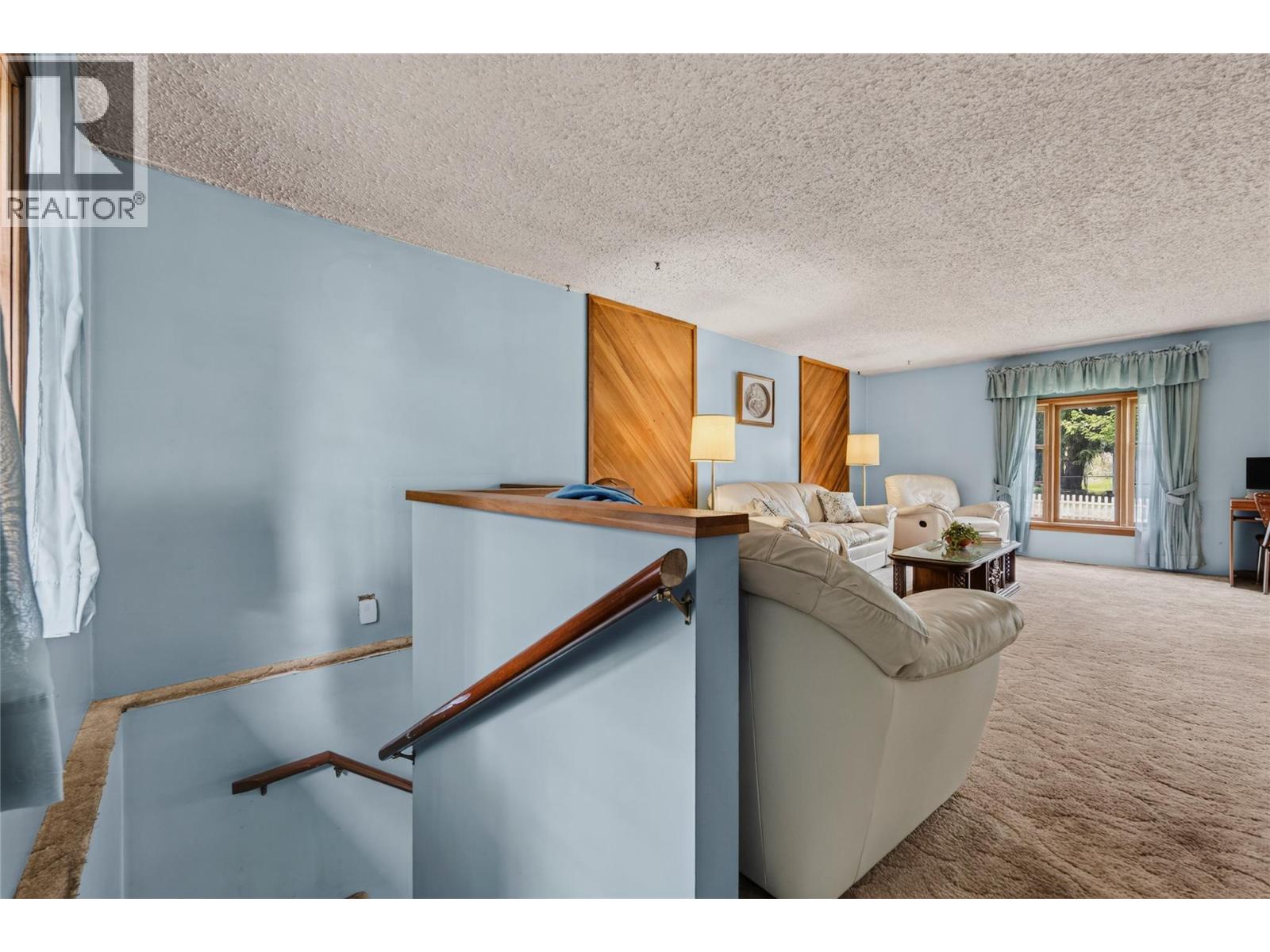 211 Maclure Avenue, Salmo