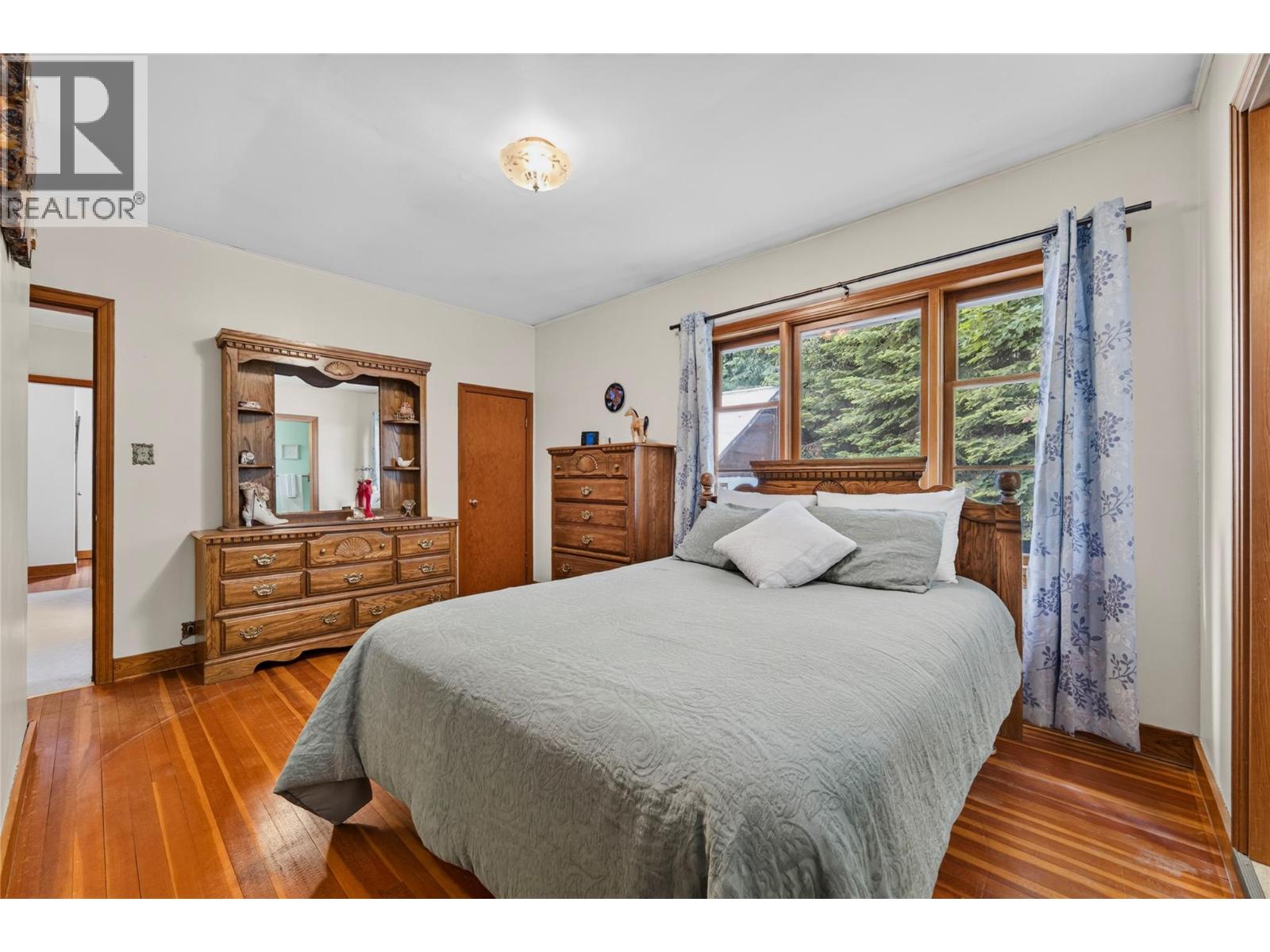 211 Maclure Avenue, Salmo