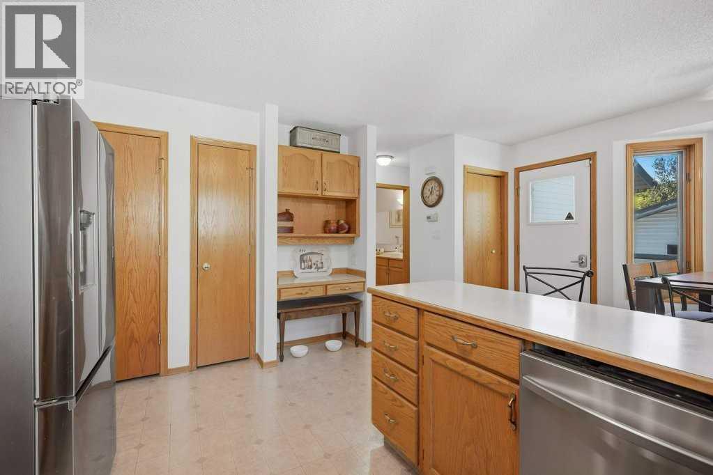 Listing photo – 23 Kemp Avenue, Red Deer