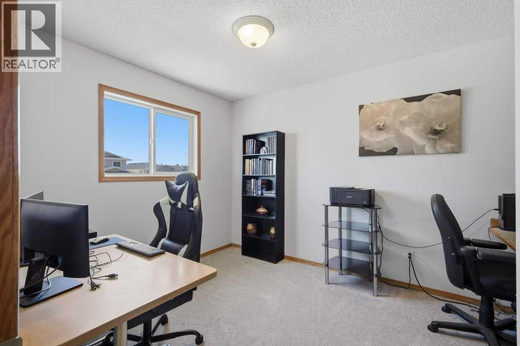 Listing photo – 23 Kemp Avenue, Red Deer