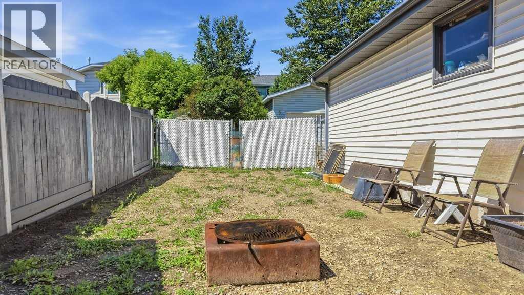 Listing photo – 23 Kemp Avenue, Red Deer