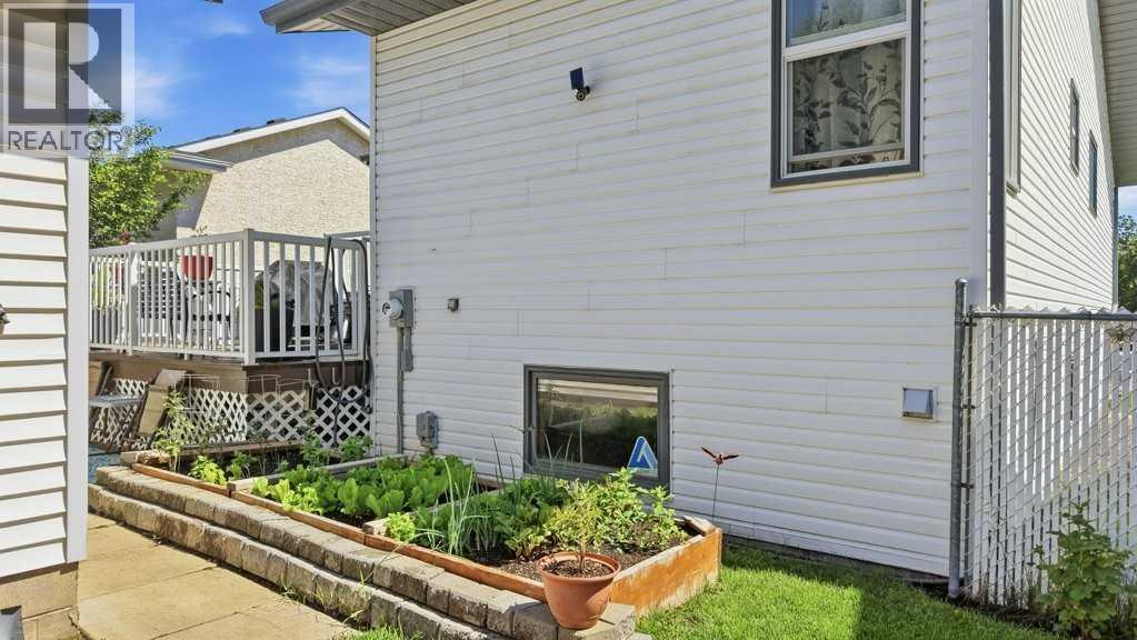 Listing photo – 23 Kemp Avenue, Red Deer