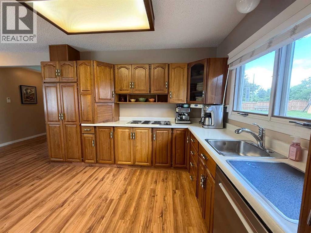 106 Sunwapta Drive — photo 6