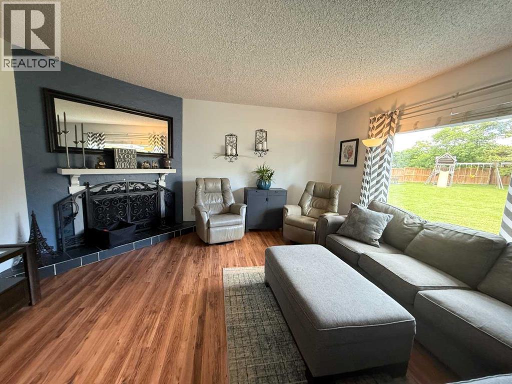 106 Sunwapta Drive — photo 17