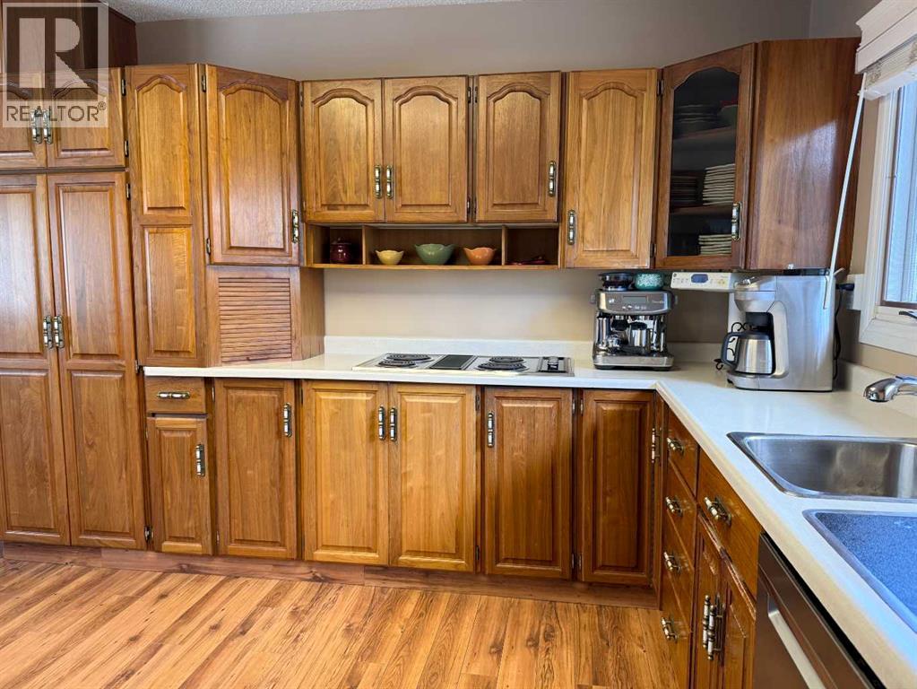 106 Sunwapta Drive — photo 7