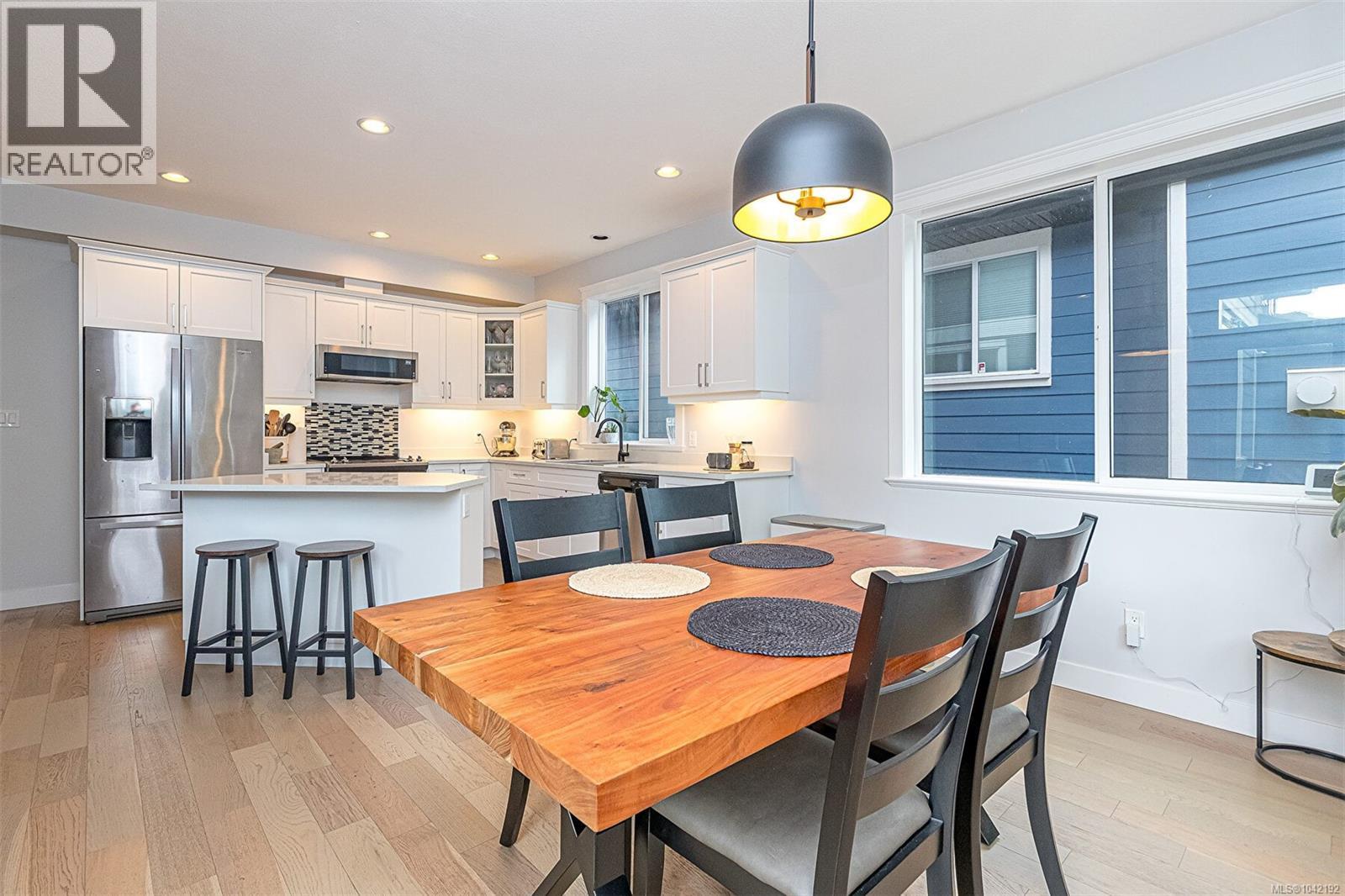 #15 3205 GIBBINS Rd - 7