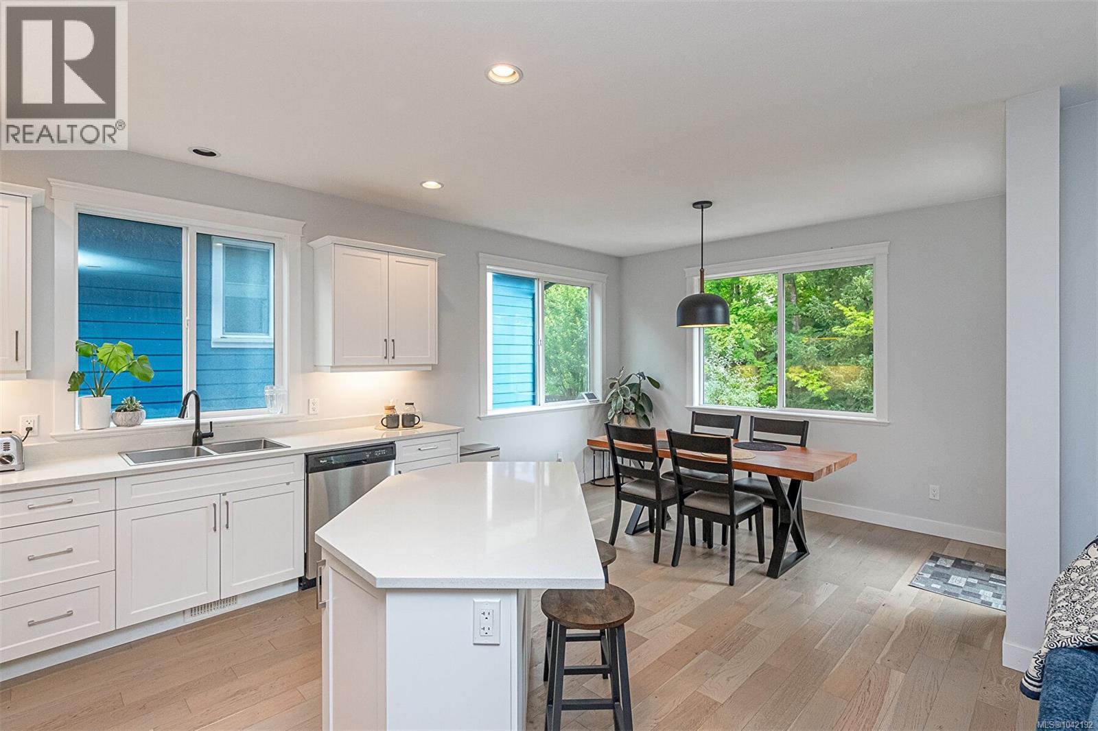 #15 3205 GIBBINS Rd - 8