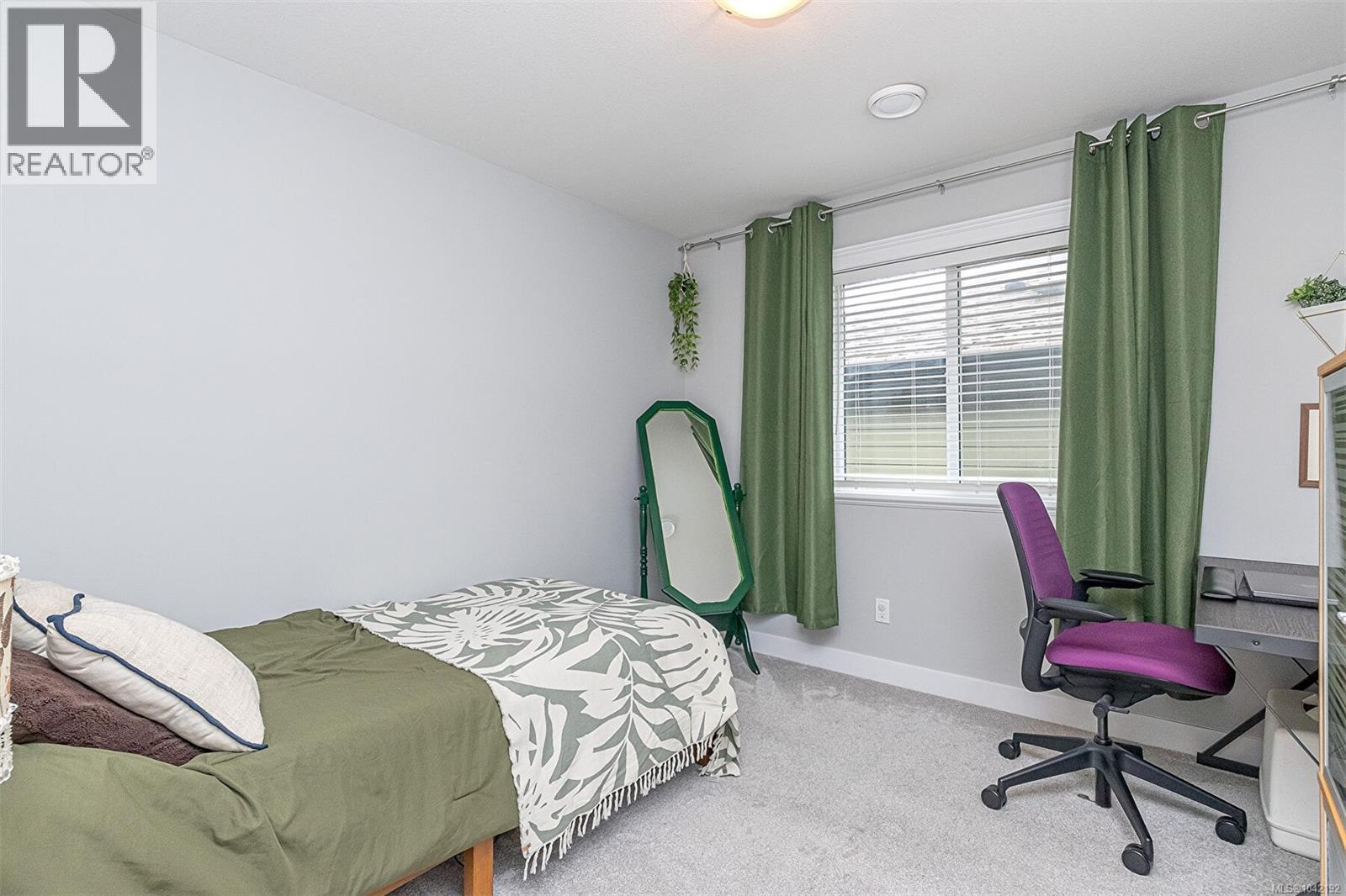 #15 3205 GIBBINS Rd - 18