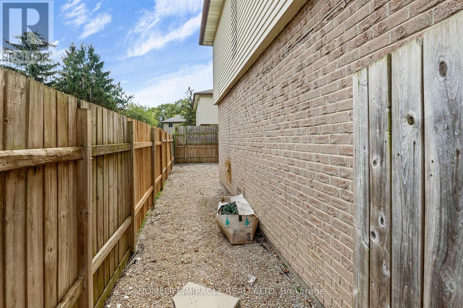 1180 HEATHFIELD COURT - 23