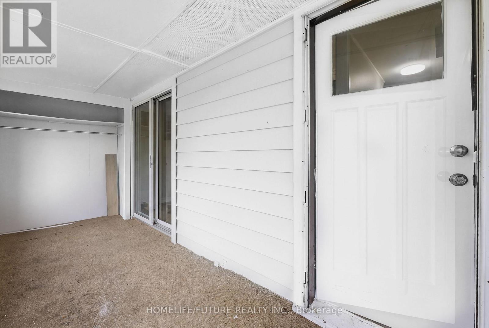 102 KINGS CRESCENT - 13