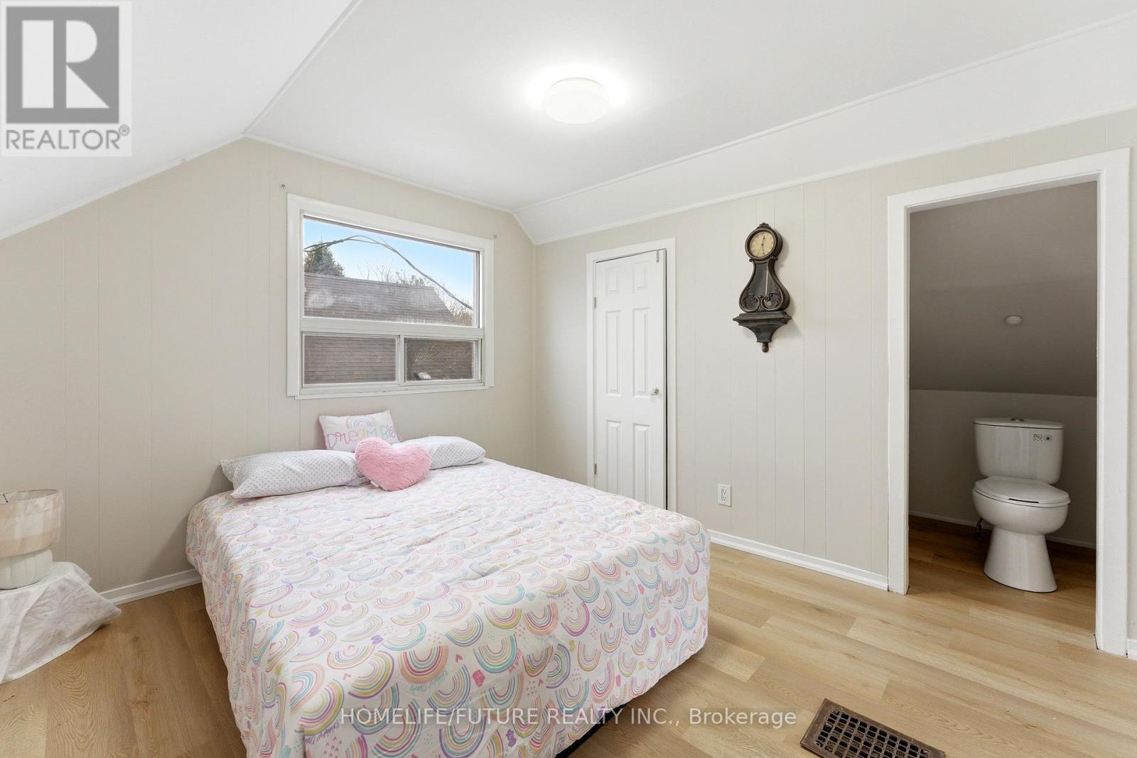 102 KINGS CRESCENT - 18