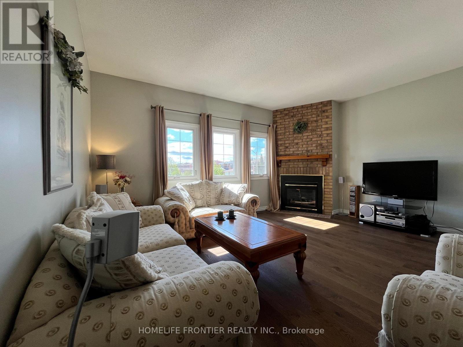 36 TAMARA DRIVE - 21