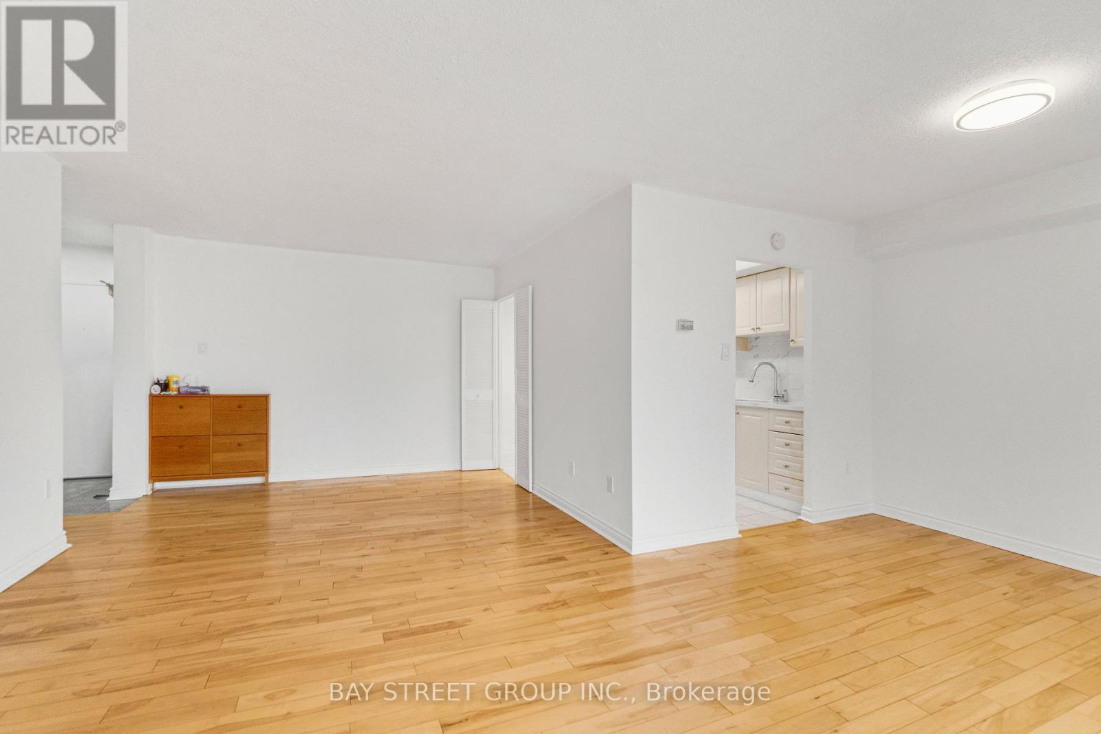#1207 10 STONEHILL COURT - 11
